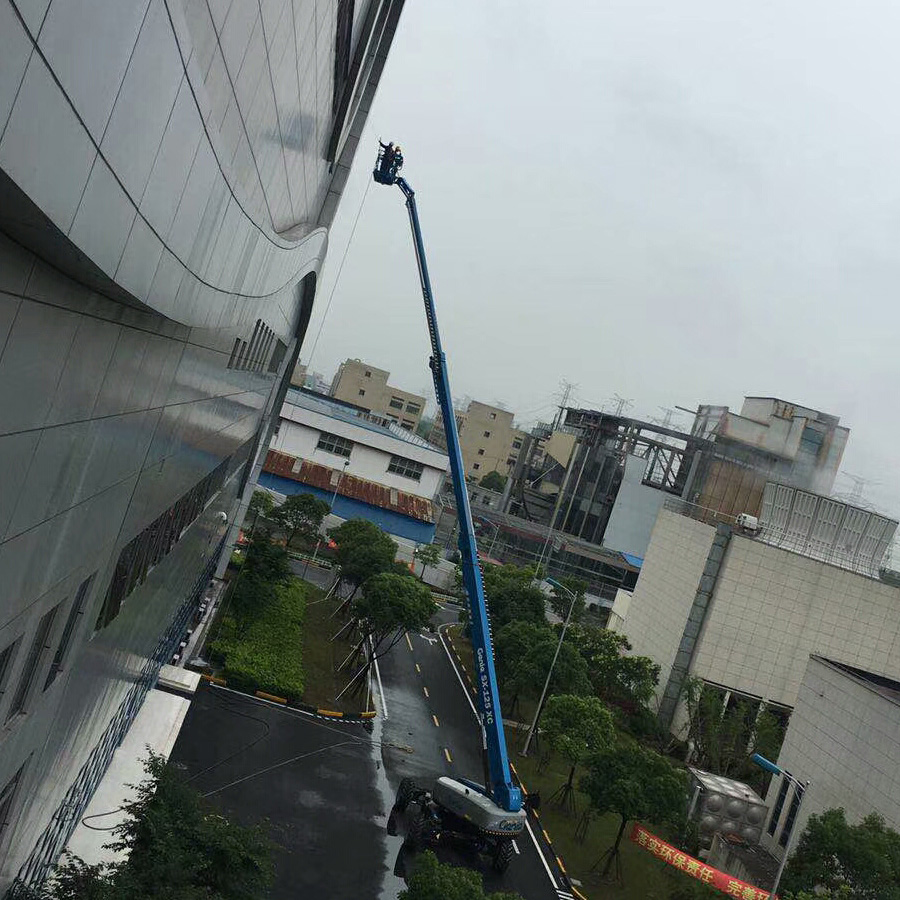 自行直臂车